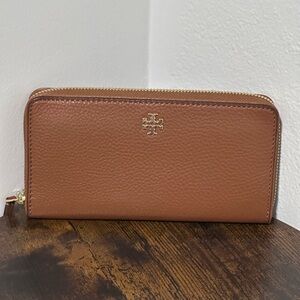 Tory Burch ROBINSON PEBBLED ZIP CONTINENTAL WALLET